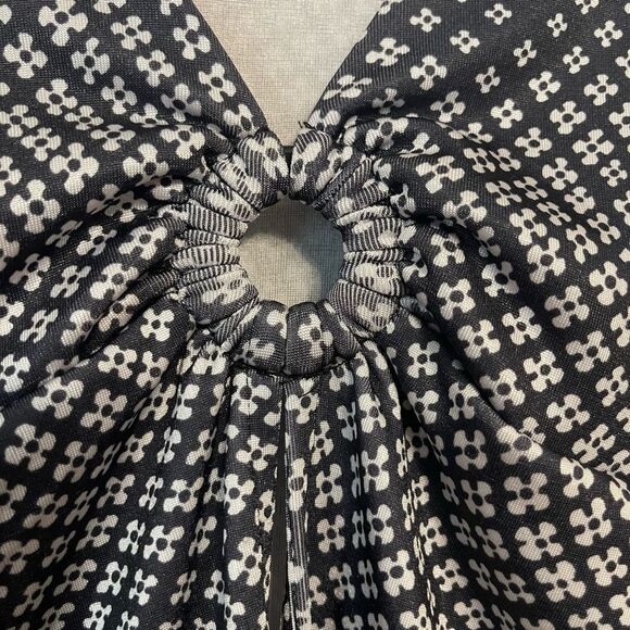 Urban Outfitters UO Black and White Clarissa Printed Plunging Flyaway Top Medium - Picture 3 of 12